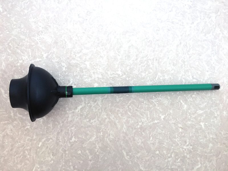 緊急事態を脱した後は家にあるモノでトイレつまりを解消する