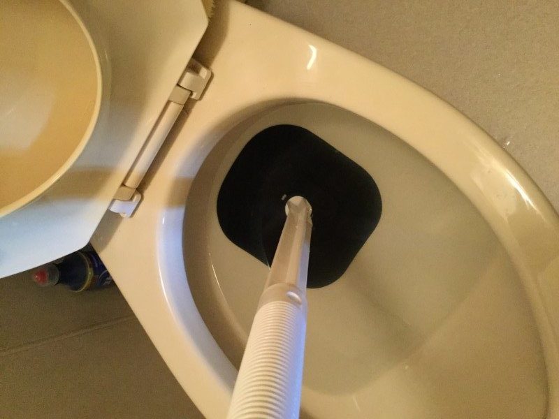 ラバーカップでトイレのつまりを解消できない場合は?