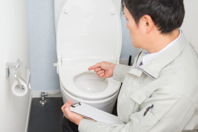 トイレプランジャーでトイレのつまりを解消できない場合は?
