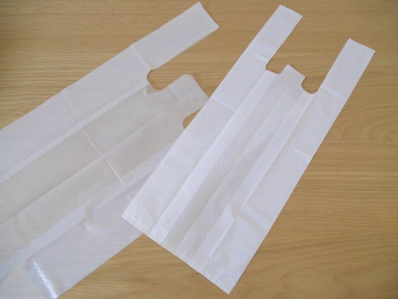 ビニール袋を使用してトイレのつまりを解消する2つの方法