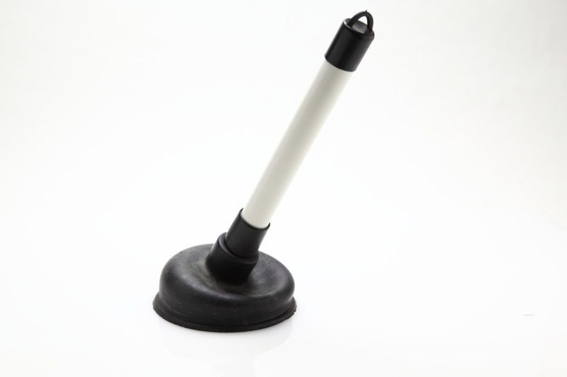 キッチンペーパーのトイレつまりを解消する2つの専用グッズ