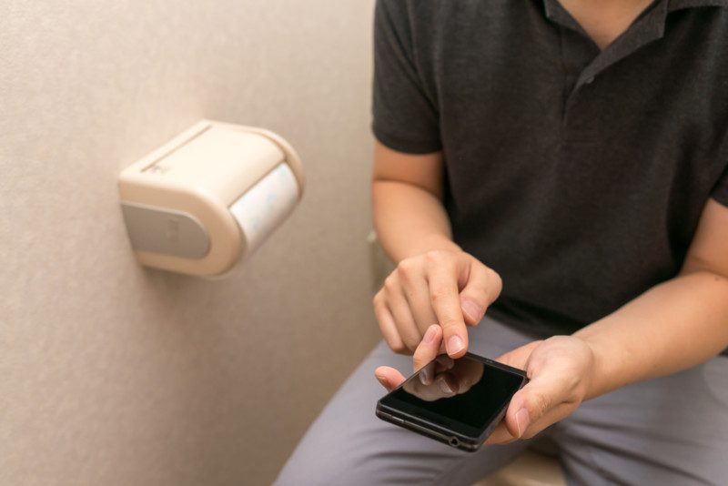 和式トイレのつまりの原因・対処法③固形物によるつまり