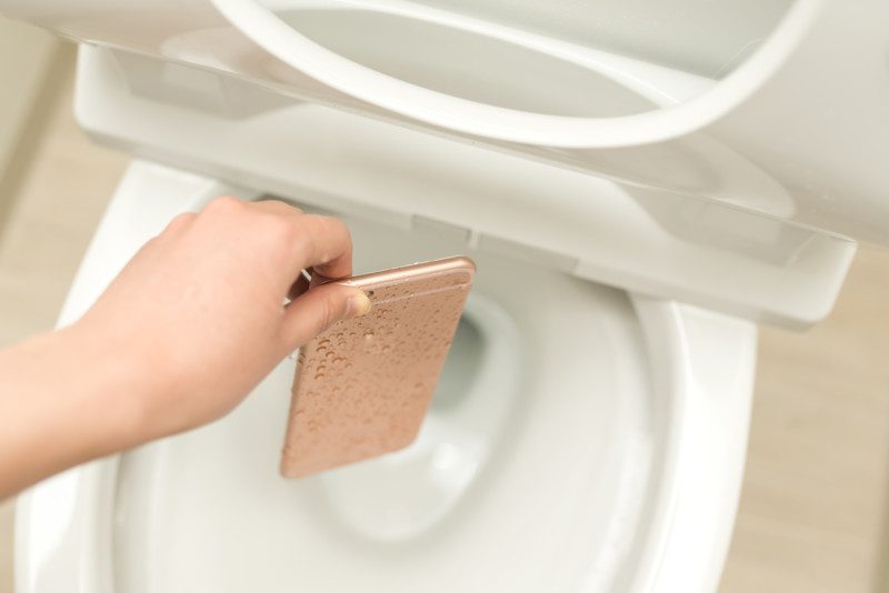 ③固形物をトイレに落としたときの対処法