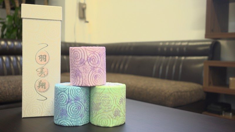 トイレットペーパー羽美翔